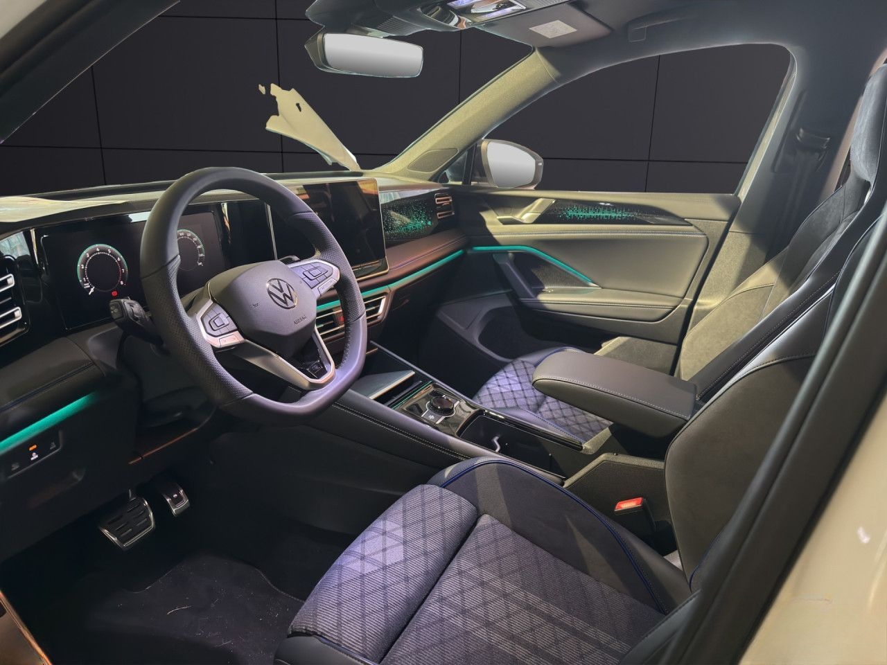 Volkswagen Tiguan R-Line 1.5 eTSI AHK Navi Komfortpaket LED foto 17