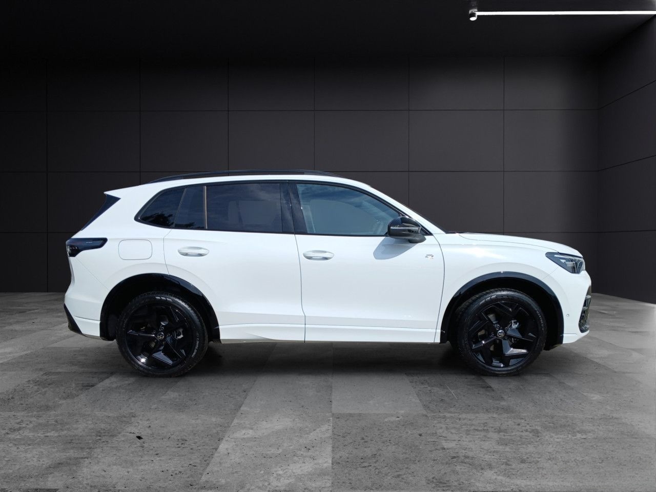 Volkswagen Tiguan R-Line 1.5 eTSI AHK Navi Komfortpaket LED foto 9