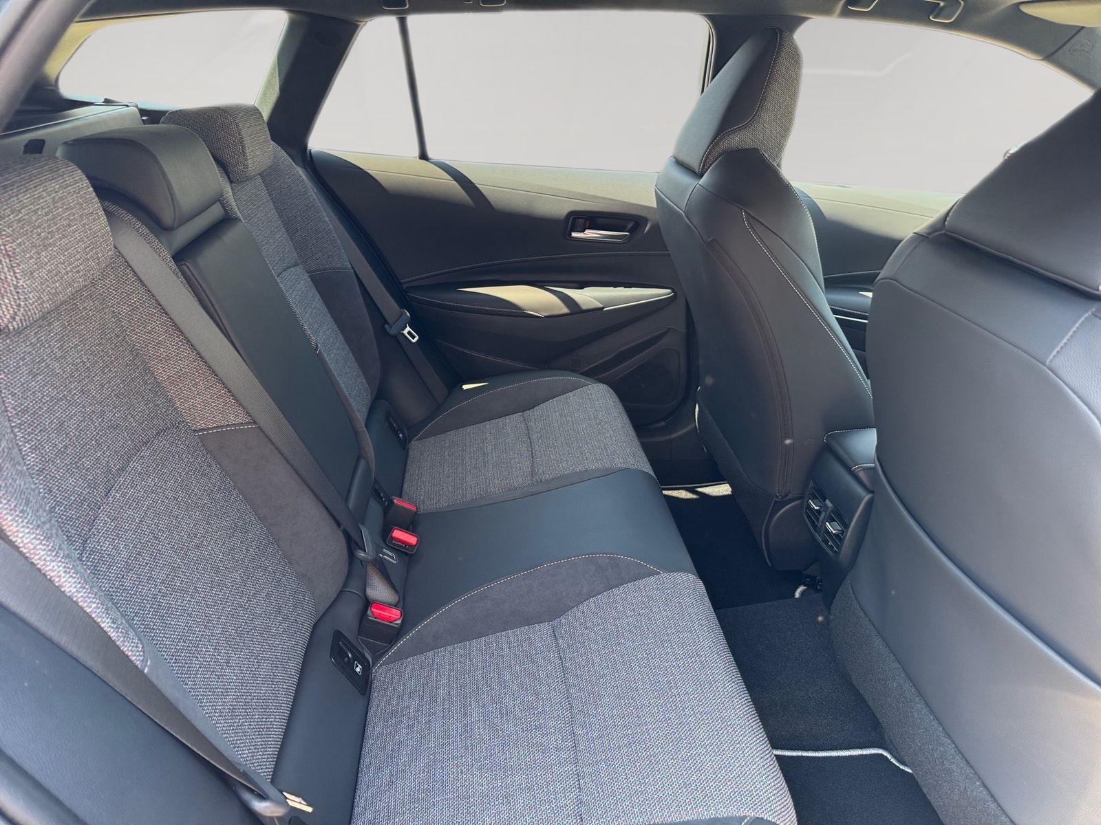 Toyota Corolla 2.0 l Hybrid TS Teamplayer mit Technik- foto 13