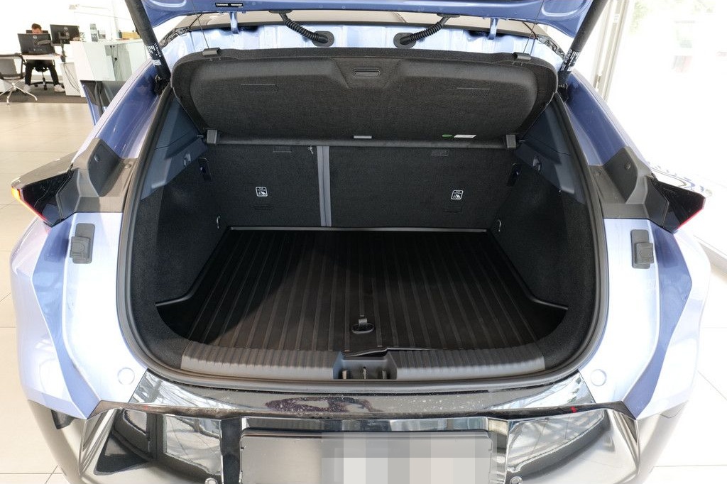 Lynk&Co 02 More PDC SHZ KAMERA NAVI W-LAN ACC PANO foto 15