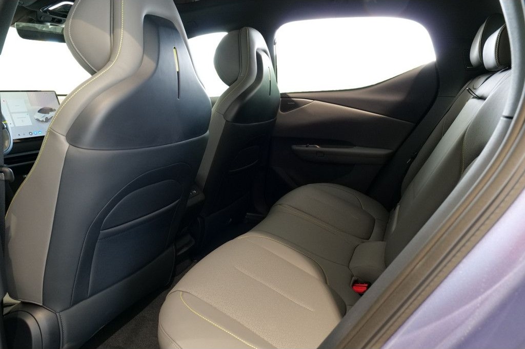 Lynk&Co 02 More PDC SHZ KAMERA NAVI W-LAN ACC PANO foto 10