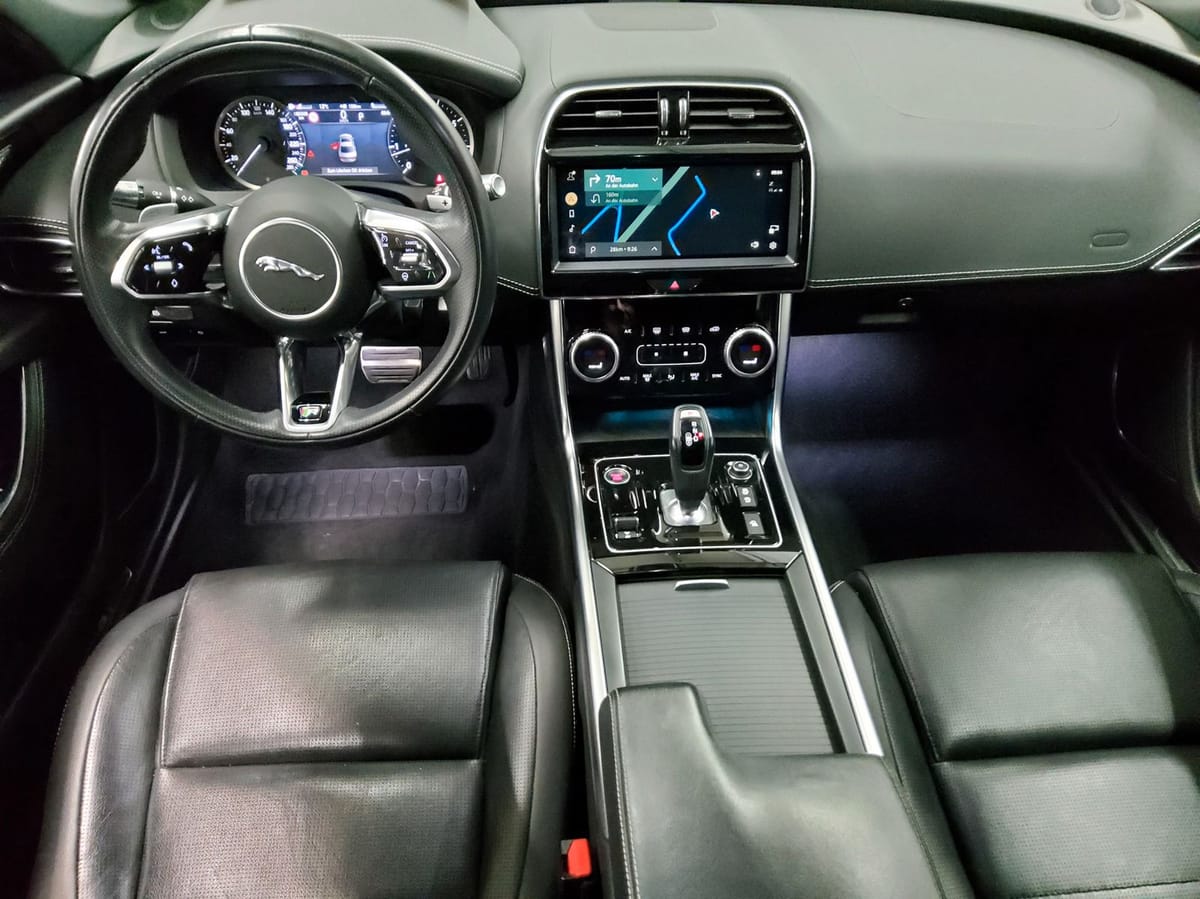 Jaguar XE P250 AWD R-Dynamic Leder Navi LED 360° ACC foto 5