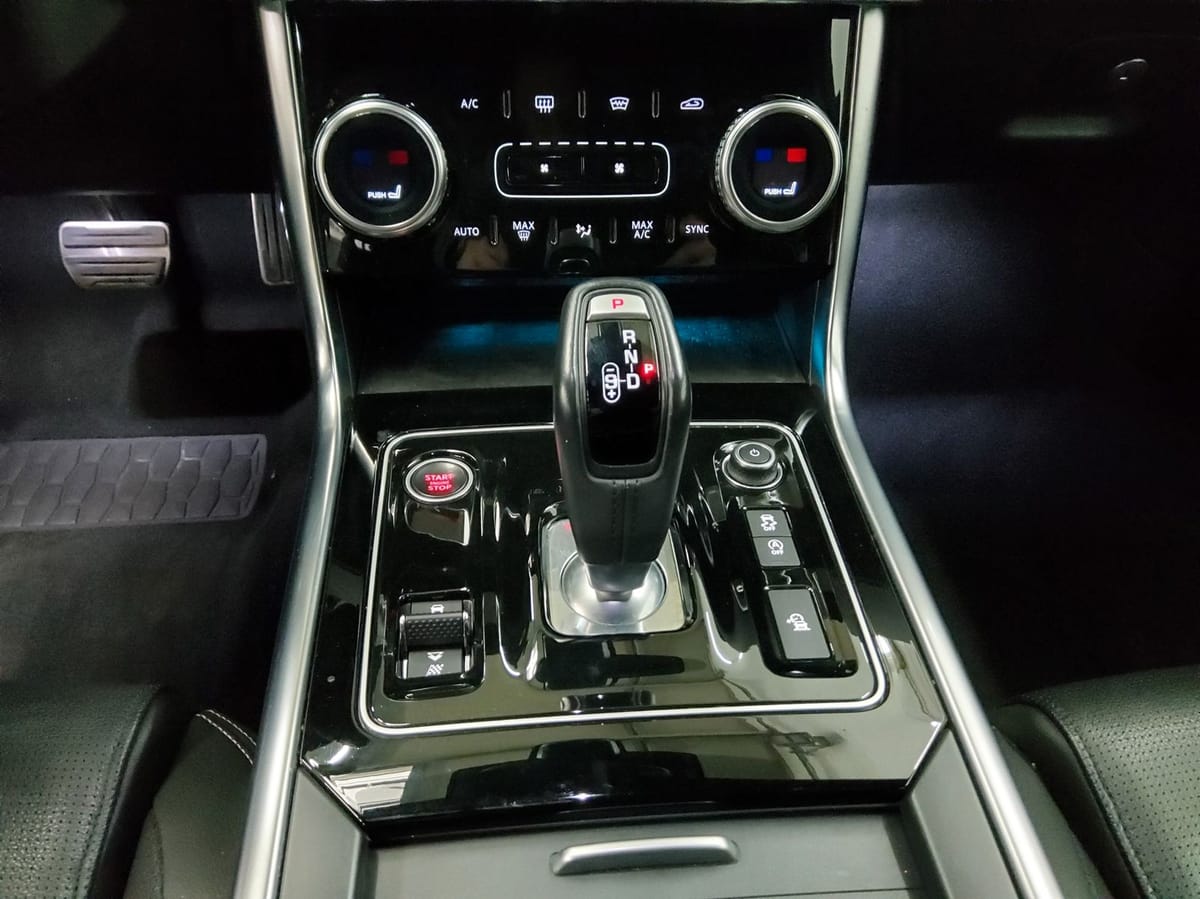 Jaguar XE P250 AWD R-Dynamic Leder Navi LED 360° ACC foto 6