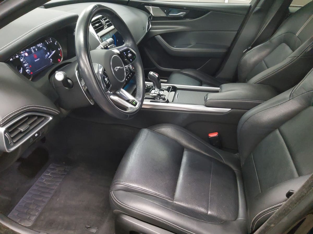 Jaguar XE P250 AWD R-Dynamic Leder Navi LED 360° ACC foto 8