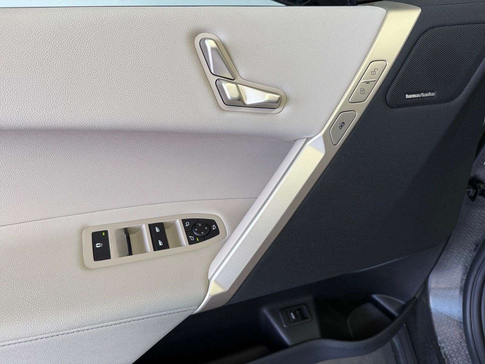 BMW iX40xDrive*LED*ACC*360*H&K*Leder*Atelier oyster* foto 18