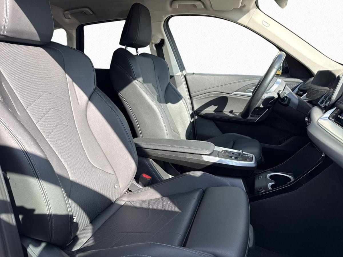 BMW iX1 xD 30 xLine AdLED SportSi Kam AHK Ad. M Fwk foto 11