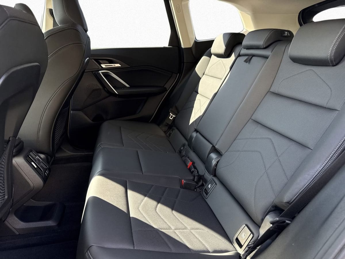 BMW iX1 xD 30 xLine AdLED SportSi Kam AHK Ad. M Fwk foto 13