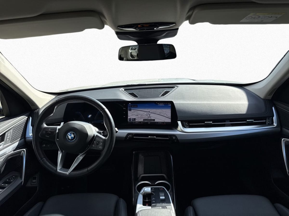 BMW iX1 xD 30 xLine AdLED SportSi Kam AHK Ad. M Fwk foto 14