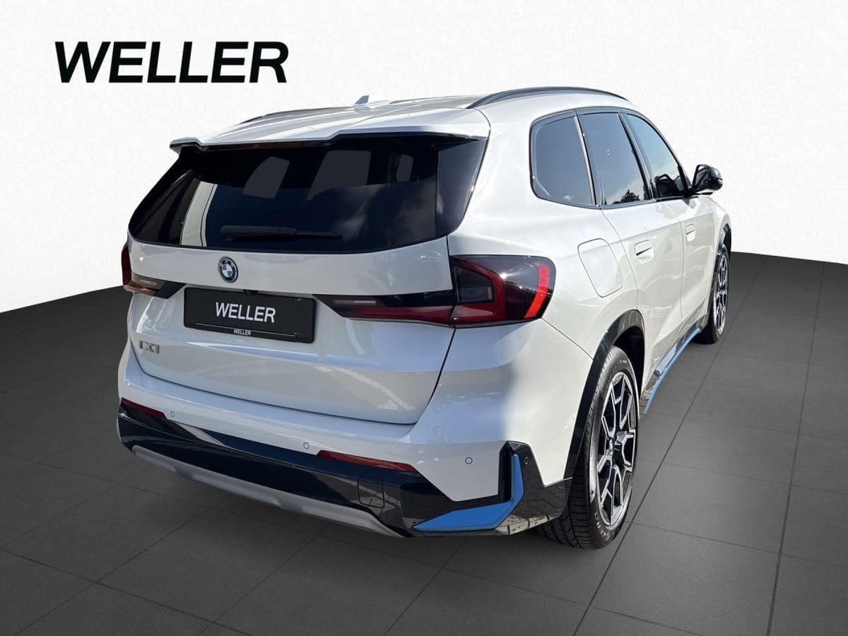 BMW iX1 xD 30 xLine AdLED SportSi Kam AHK Ad. M Fwk foto 6