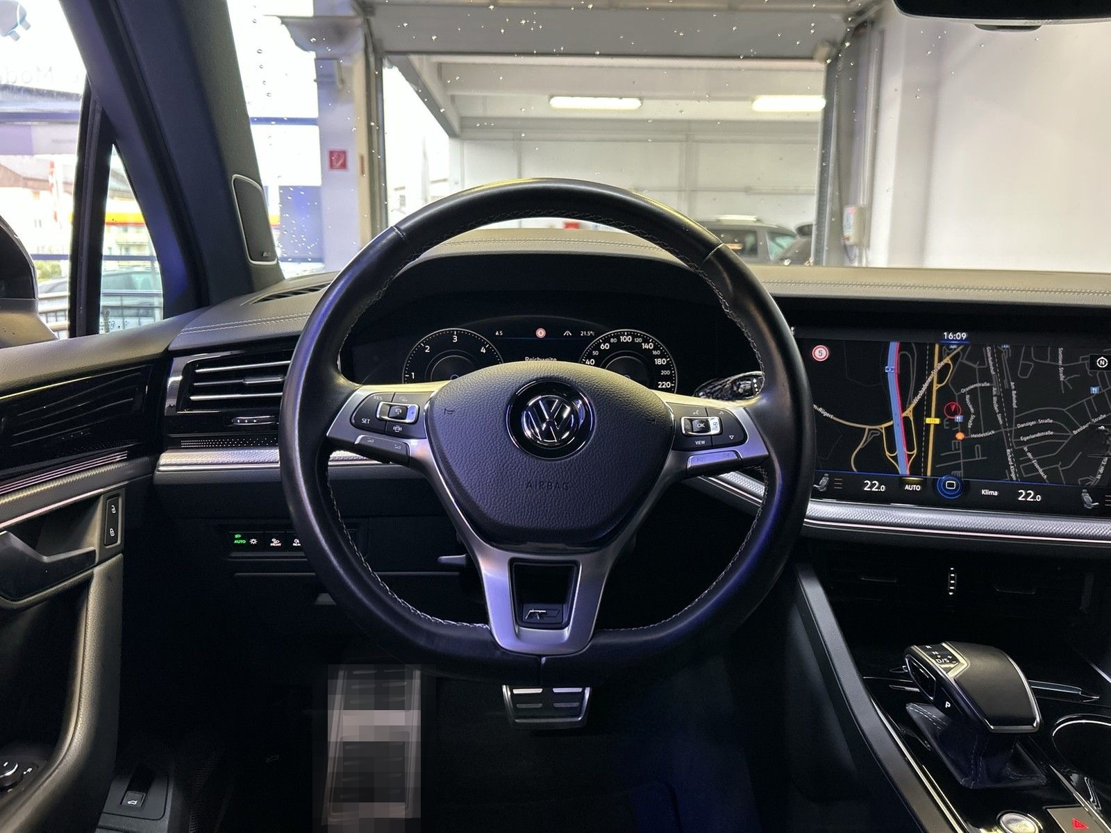 Volkswagen Touareg 4.0 TDI V8 Automatik R-Line 4M+LED+HUD foto 13