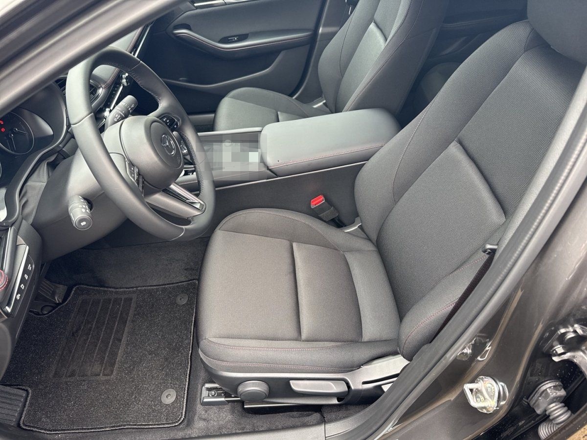 Mazda 3 2.5L e-SKYACTIV G 140ps foto 8