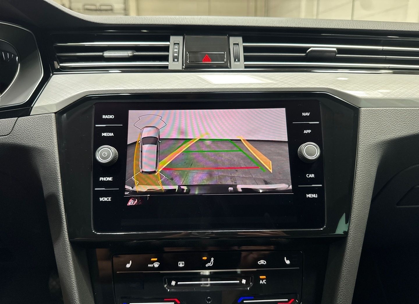 Volkswagen Passat Variant 2.0 TDI DSG BUSI LED CAM NAVI SHZ foto 15