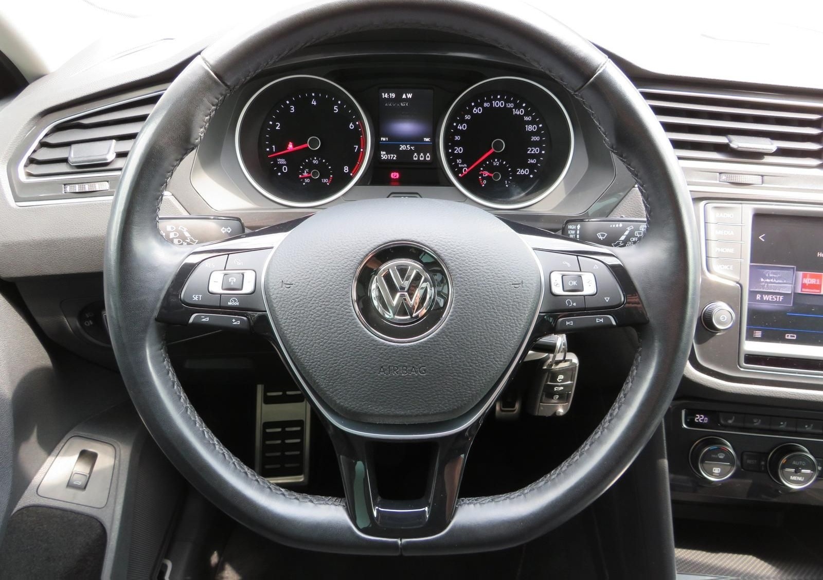 Volkswagen Tiguan 1.4 TSI SOUND AHK Panorama Navi Ganzjahr foto 14
