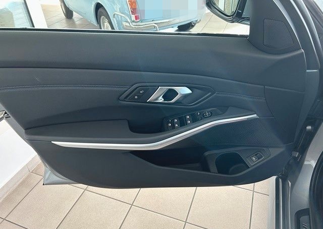 BMW 320 d xDrive Touring M Sportpaket AHK Panorama G foto 8