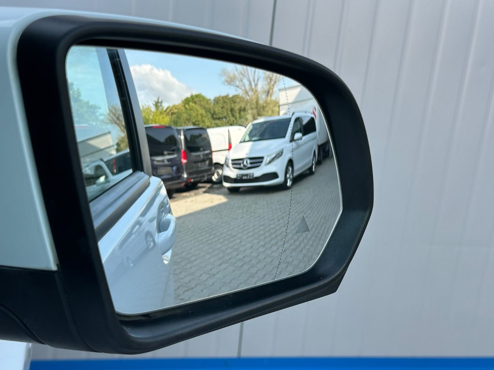 Mercedes-Benz V220 d LANG 4M 9G WEBASTO NAVI MBUX AHK 7-SITZER foto 17