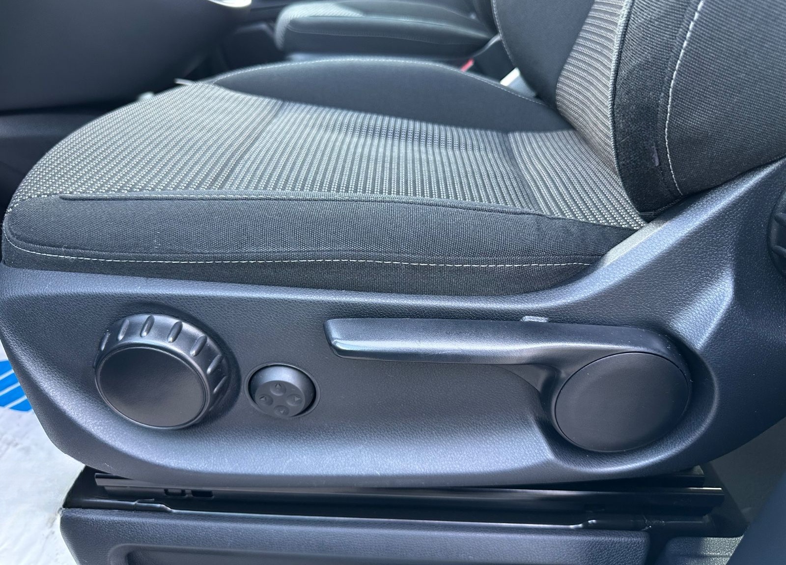 Mercedes-Benz V220 d LANG 4M 9G WEBASTO NAVI MBUX AHK 7-SITZER foto 19