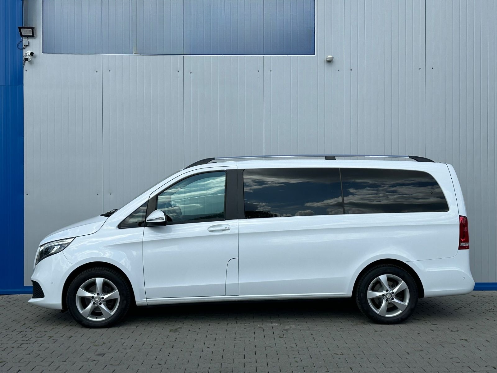 Mercedes-Benz V220 d LANG 4M 9G WEBASTO NAVI MBUX AHK 7-SITZER foto 4