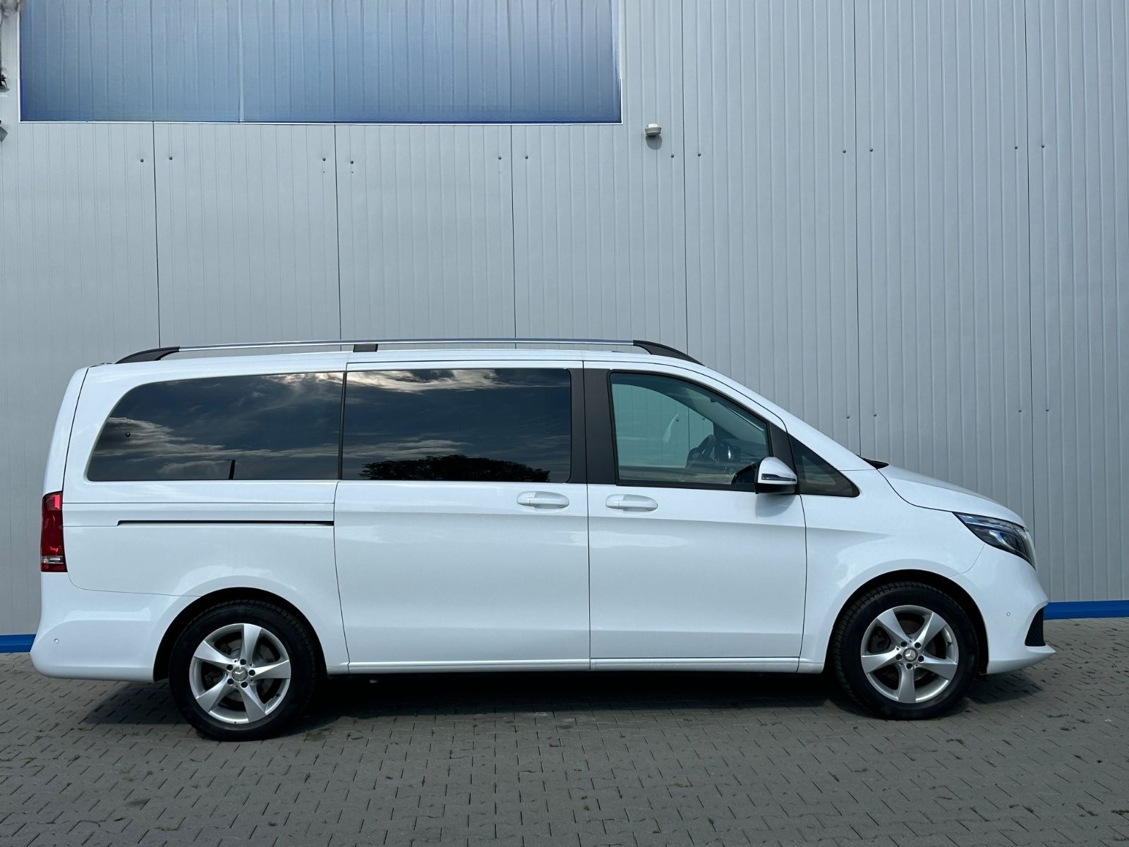 Mercedes-Benz V220 d LANG 4M 9G WEBASTO NAVI MBUX AHK 7-SITZER foto 5