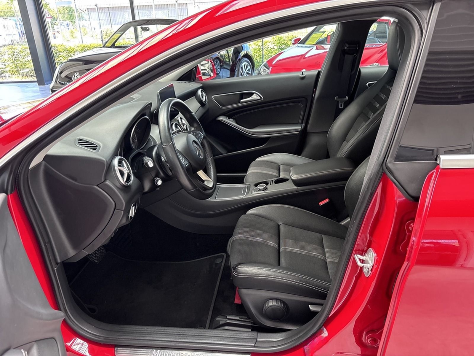 Mercedes-Benz CLA 200 SHOOTING BRAKE AUTOMAT+PANO+NAV+LED+DIST foto 13
