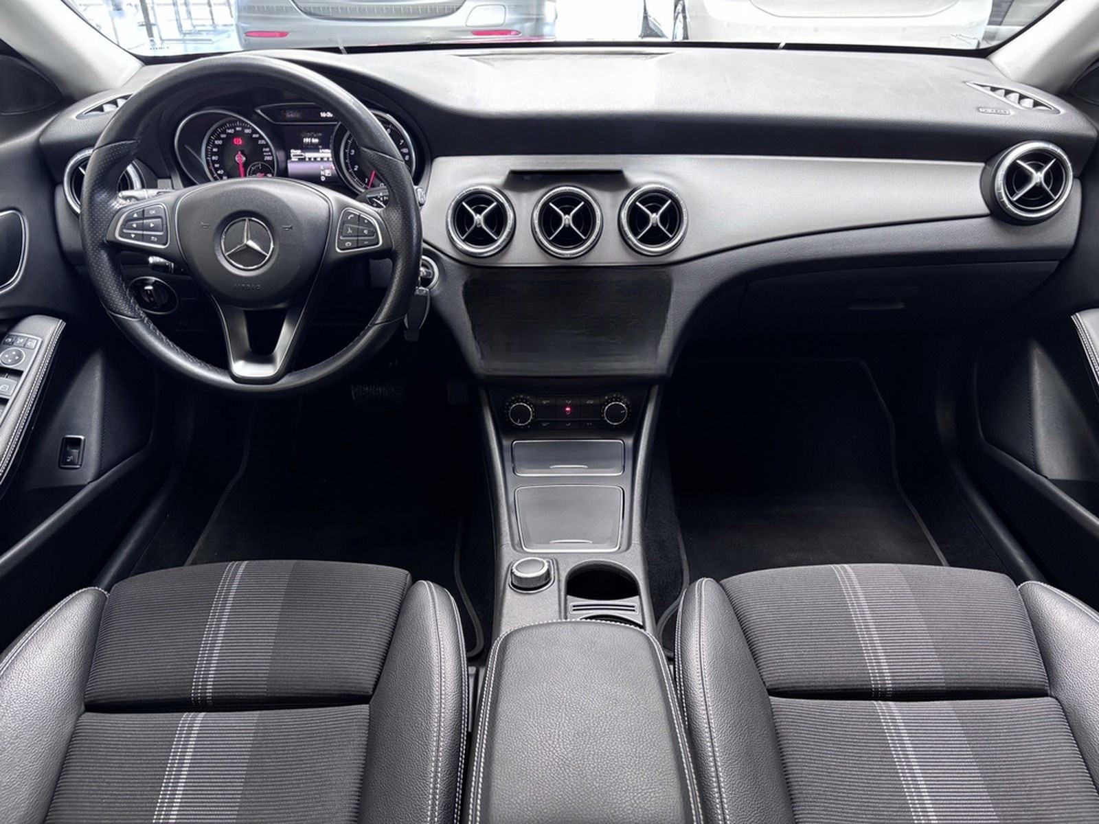 Mercedes-Benz CLA 200 SHOOTING BRAKE AUTOMAT+PANO+NAV+LED+DIST foto 4