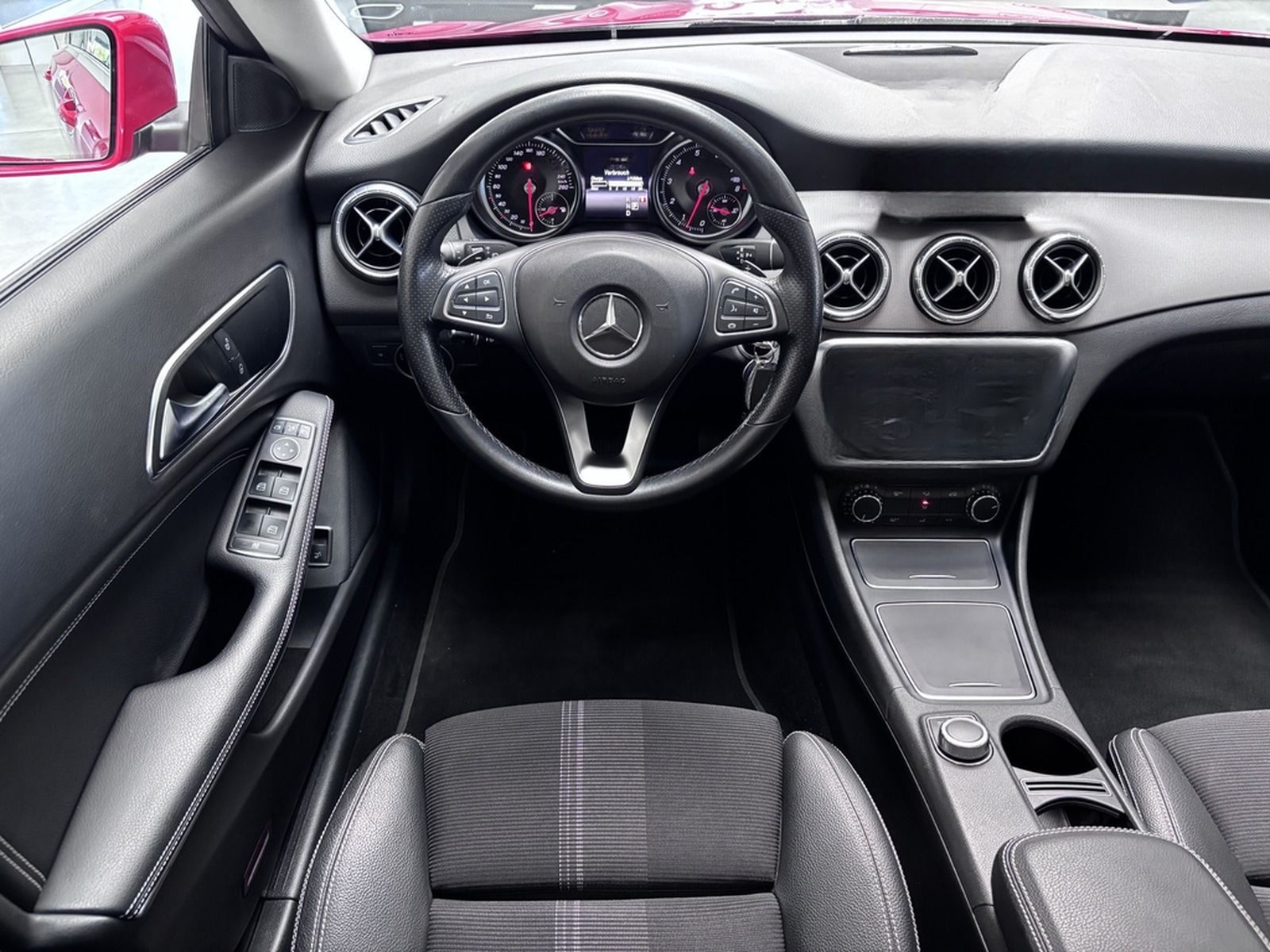 Mercedes-Benz CLA 200 SHOOTING BRAKE AUTOMAT+PANO+NAV+LED+DIST foto 5