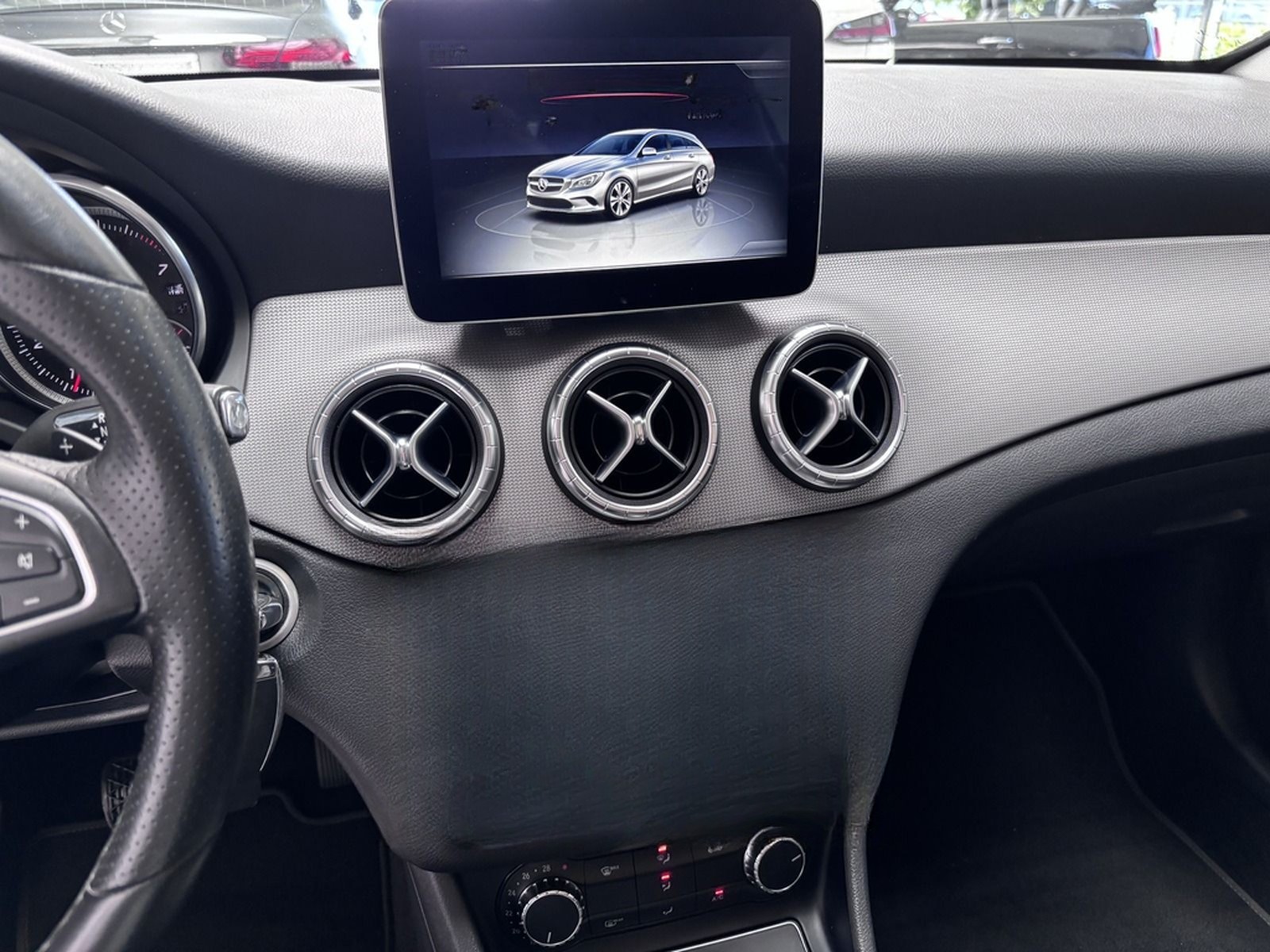 Mercedes-Benz CLA 200 SHOOTING BRAKE AUTOMAT+PANO+NAV+LED+DIST foto 10