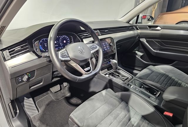 Volkswagen Passat 4Motion Sport Led Navi Leder AHK Kamera foto 16