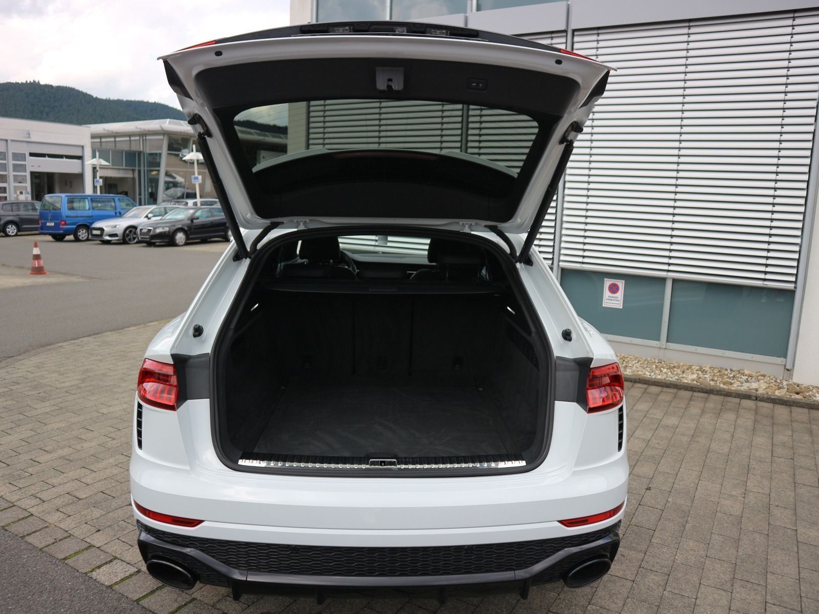 Audi RS Q8 quattro PANO+KERAMIK+AHK+HEADUP+ACC+MATRIX foto 25