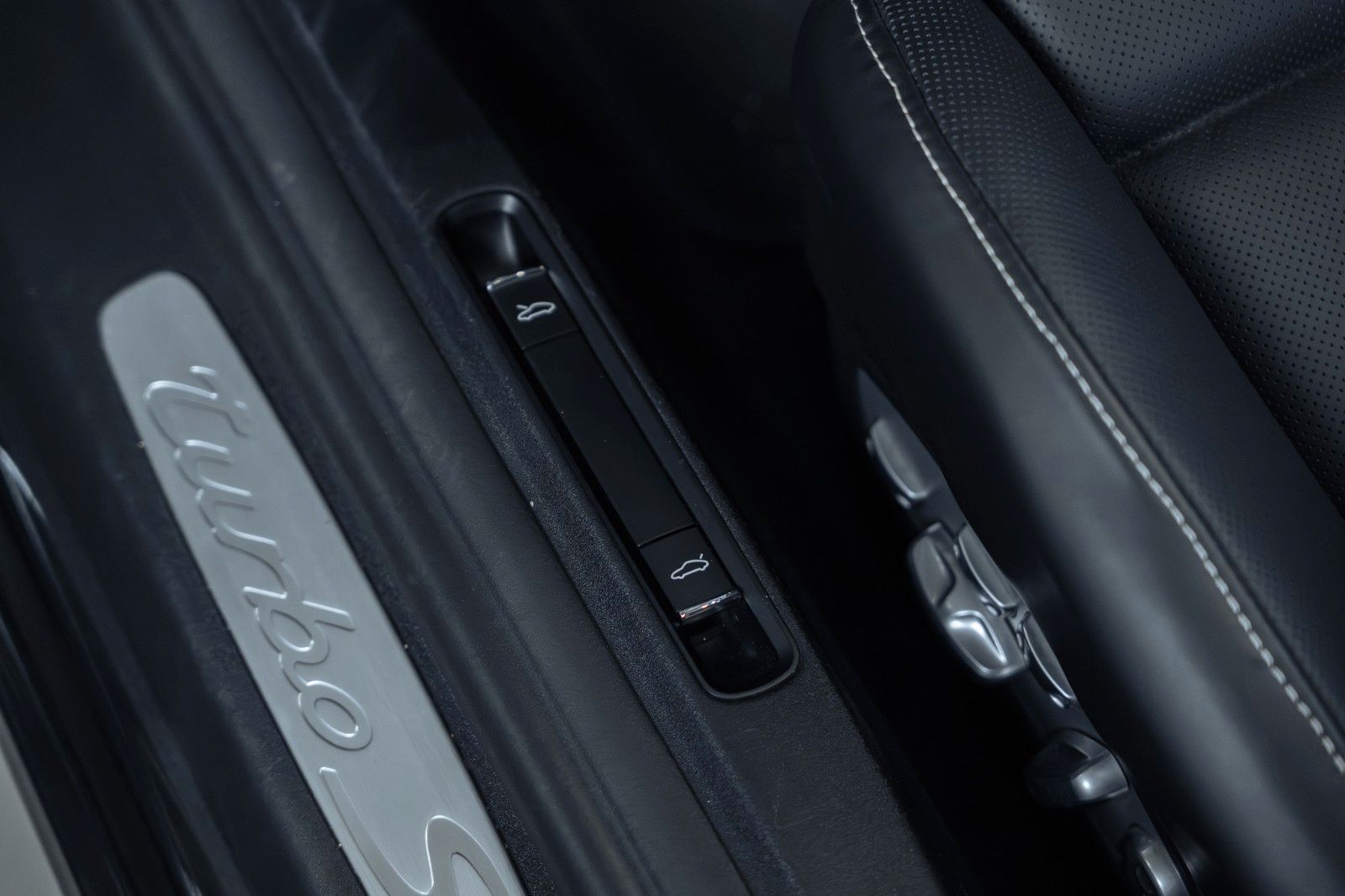 Porsche 911 Turbo S Cabriolet/Carbon Brakes/BOSE/AeroKit foto 32