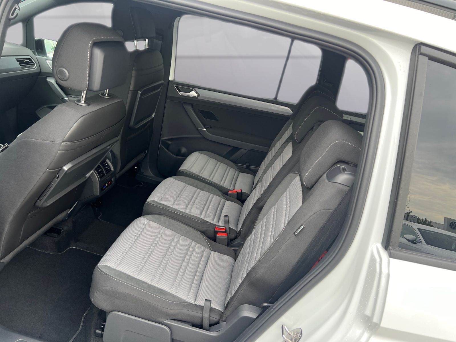 Volkswagen Touran 1.5 TSI DSG R-Line AHK*NAV*18Z*LED*APP* foto 16