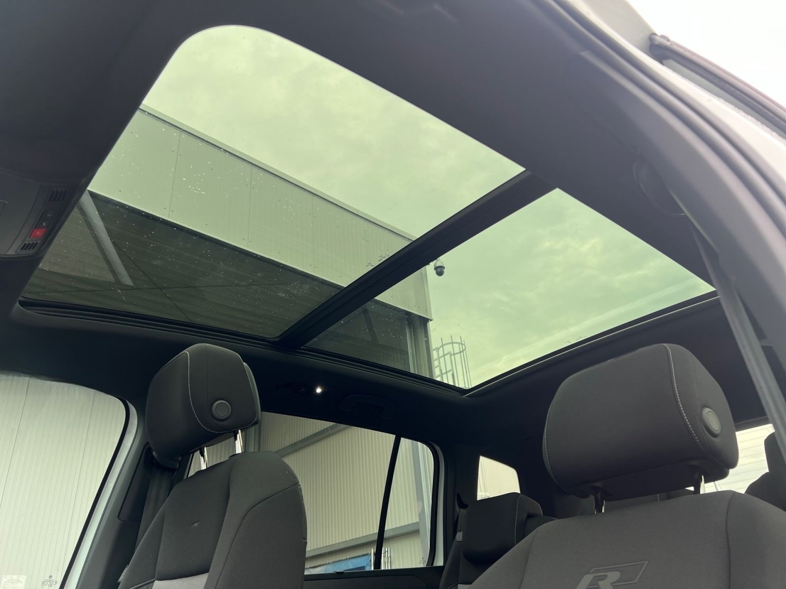 Volkswagen Touran 1.5 TSI DSG R-Line AHK*NAV*18Z*LED*APP* foto 17