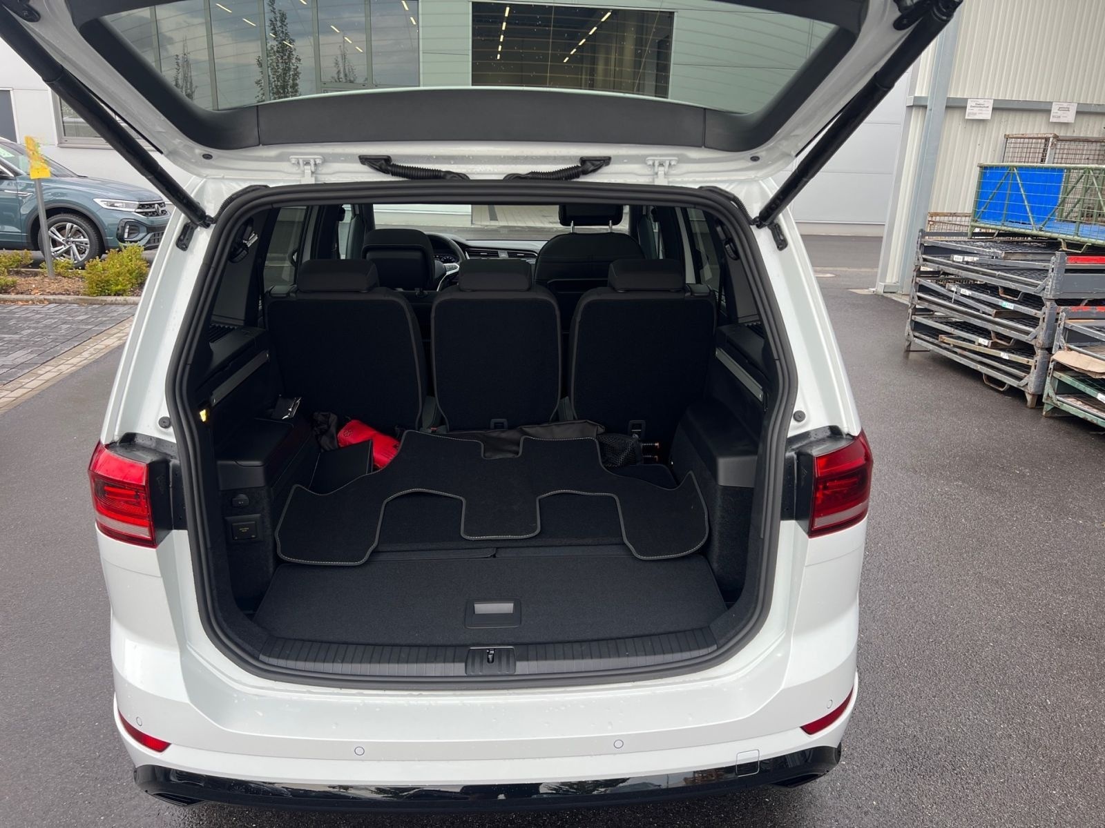 Volkswagen Touran 1.5 TSI DSG R-Line AHK*NAV*18Z*LED*APP* foto 19