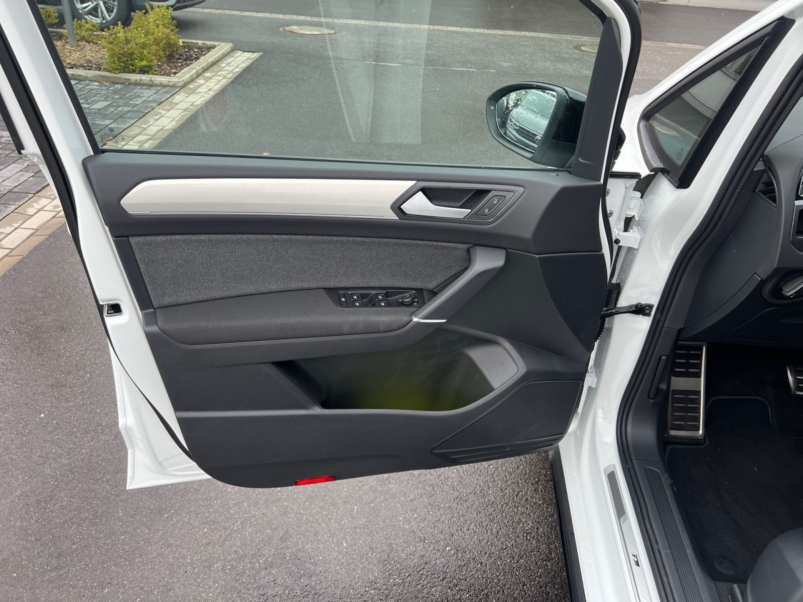 Volkswagen Touran 1.5 TSI DSG R-Line AHK*NAV*18Z*LED*APP* foto 10