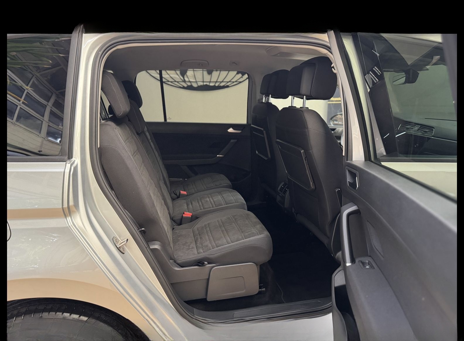 Volkswagen Touran Comfortline 2.0 TDI DSG App Connect/LED/ foto 15
