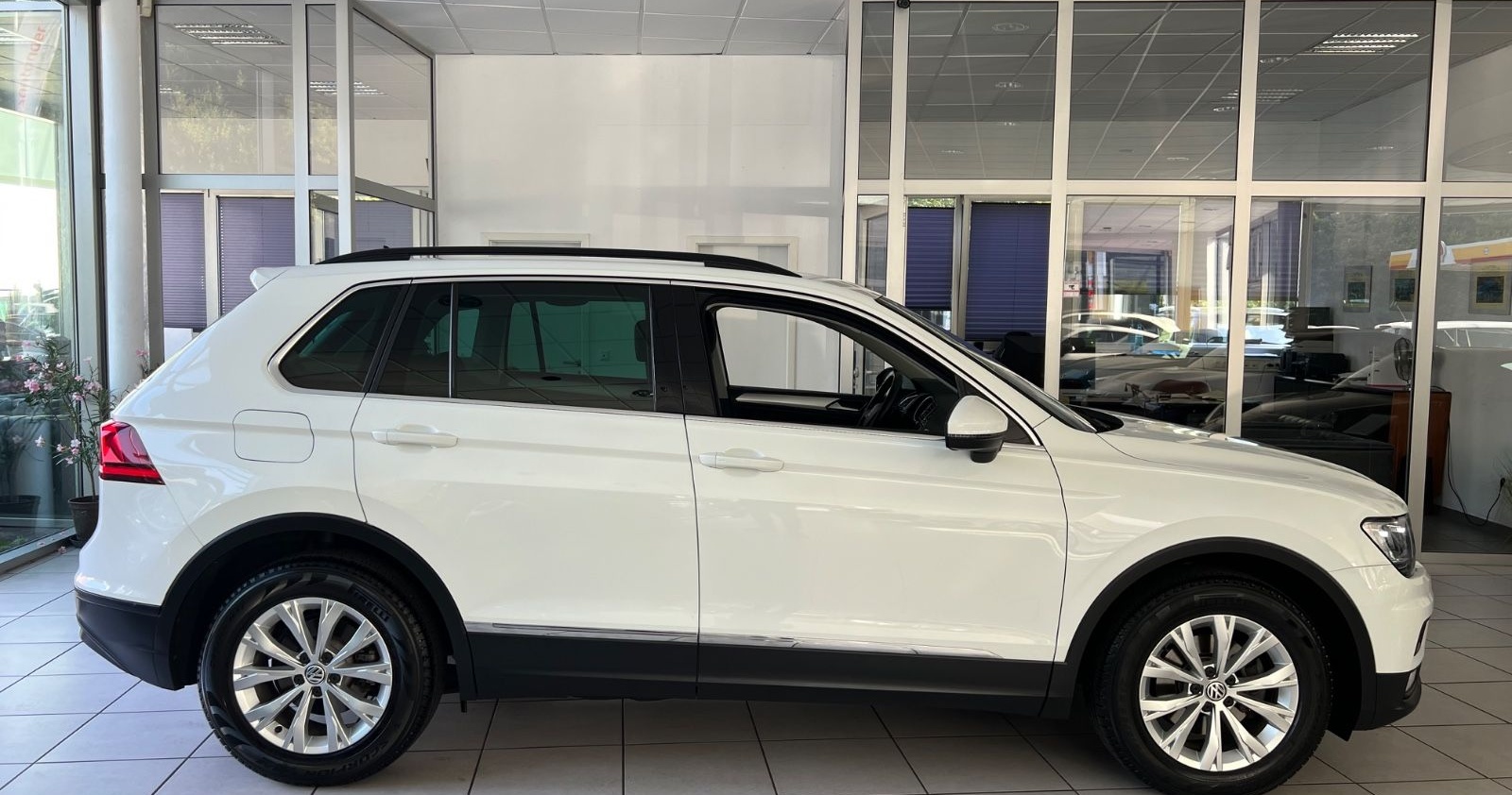 Volkswagen Tiguan 1.4TSI DSG Comfortline *LED*NAVI* 1.HAND* foto 4