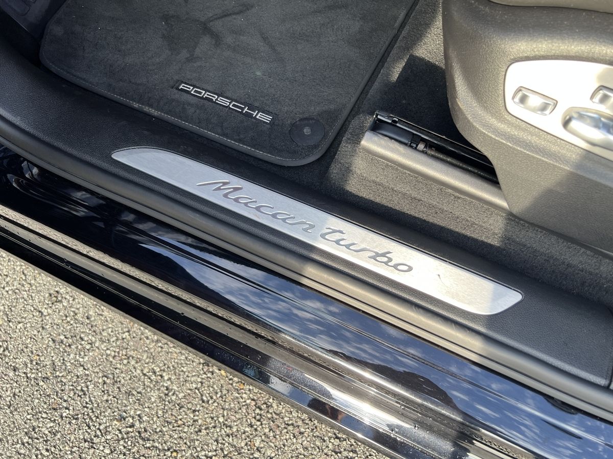 Porsche Macan Turbo LED Leder Bose Kamera foto 19