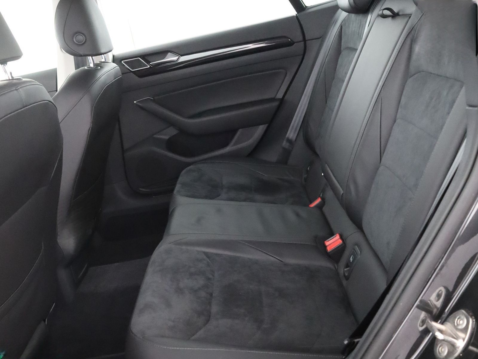 Volkswagen Arteon 2.0 TSI ELEGANCE MASSAGE,KAMERA,KEYLESS foto 12
