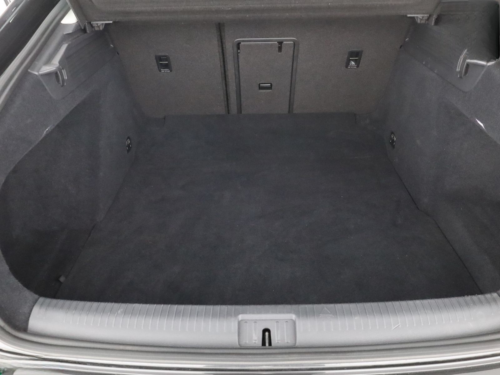 Volkswagen Arteon 2.0 TSI ELEGANCE MASSAGE,KAMERA,KEYLESS foto 13
