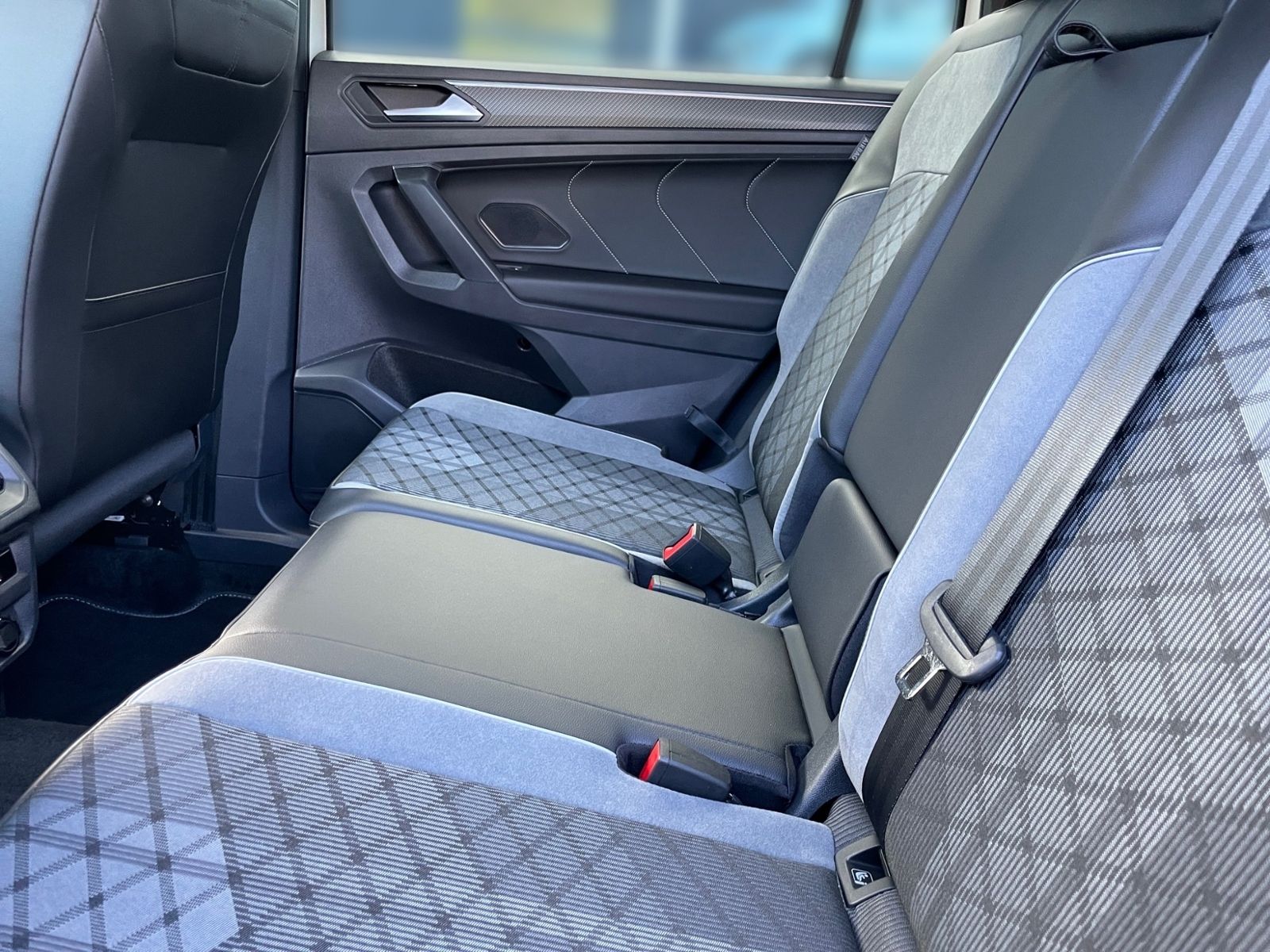 Volkswagen Tiguan Allspace 2.0 TDI DSG 4MOTION R Line *7-SI foto 14