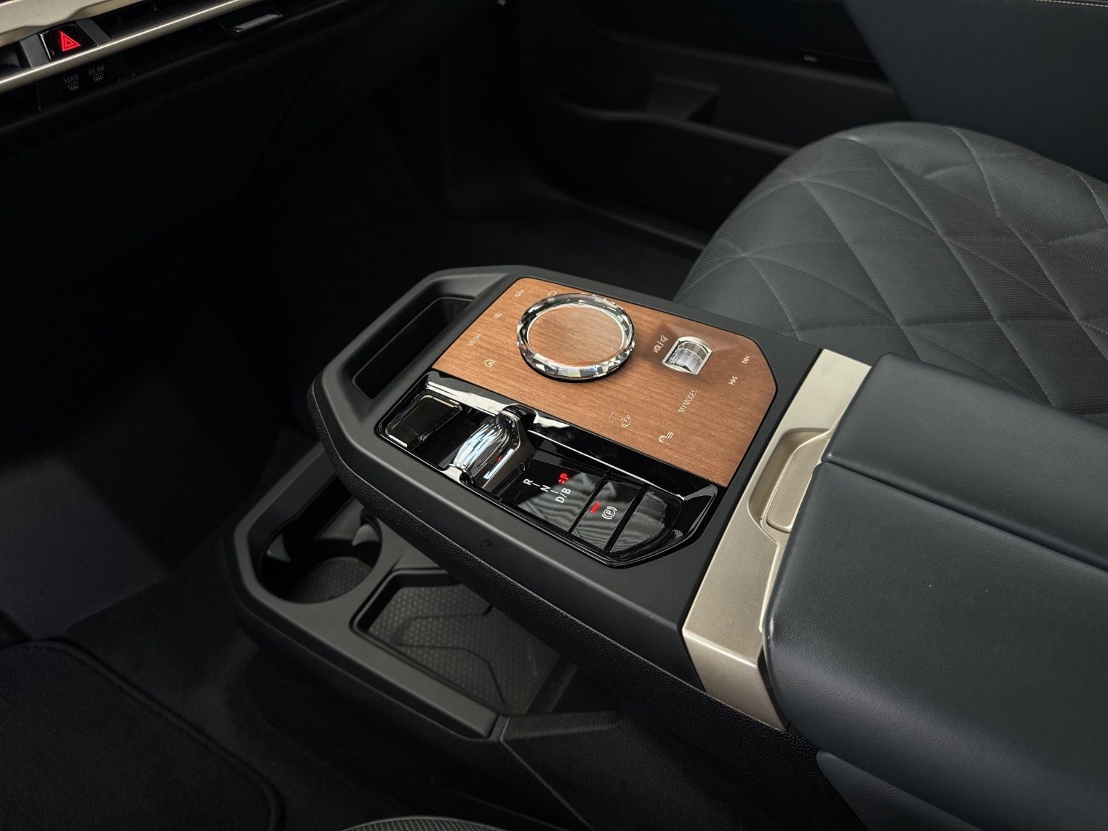 BMW iX xDrive40 Sportpaket Laser AHK Pano Sky DA Pro foto 17