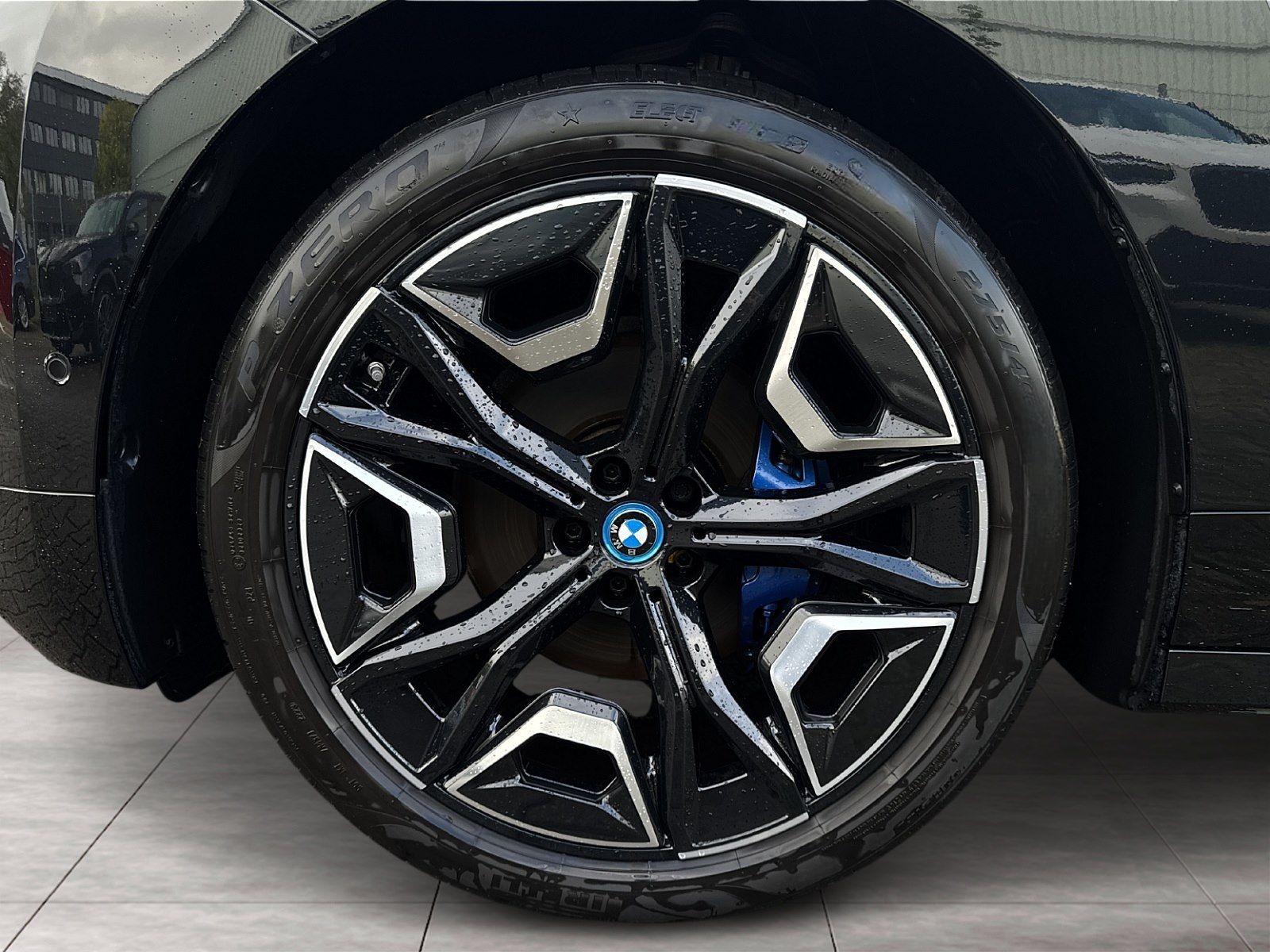 BMW iX xDrive40 Sportpaket Laser AHK Pano Sky DA Pro foto 6