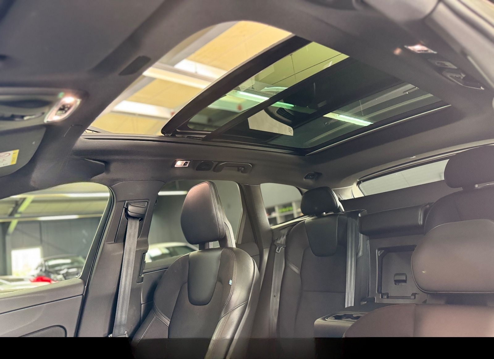 Volvo XC 60 XC60 Momentum AWD LED / Panoramadach foto 19