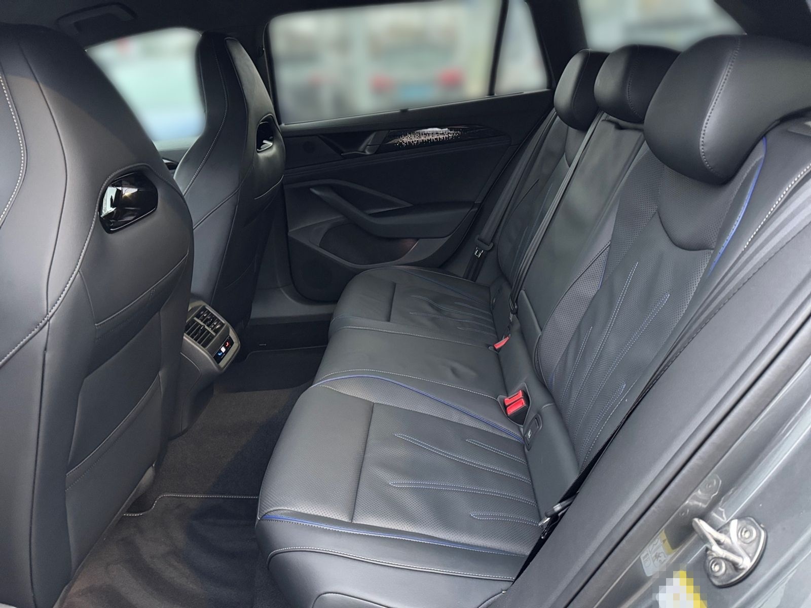 Volkswagen Passat Variant 2.0 TDI DSG R-Line *NAVI*AHK*ALU* foto 14