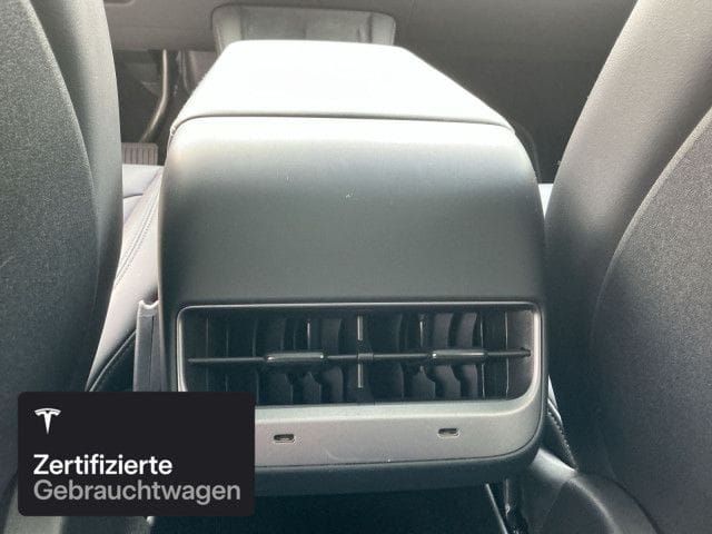Tesla Model Y Long Range AWD foto 13