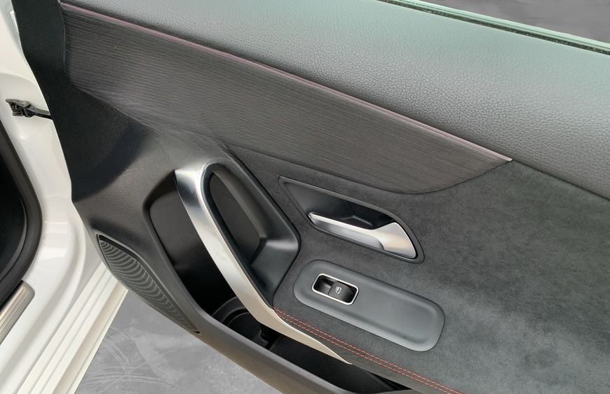 Mercedes-Benz A 200 d  AMG Adv. Plus Pano Multibeam Standheizu foto 19