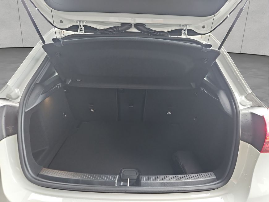 Mercedes-Benz A 200 d  AMG Adv. Plus Pano Multibeam Standheizu foto 4