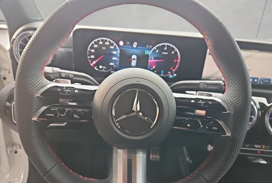 Mercedes-Benz A 200 d  AMG Adv. Plus Pano Multibeam Standheizu foto 9