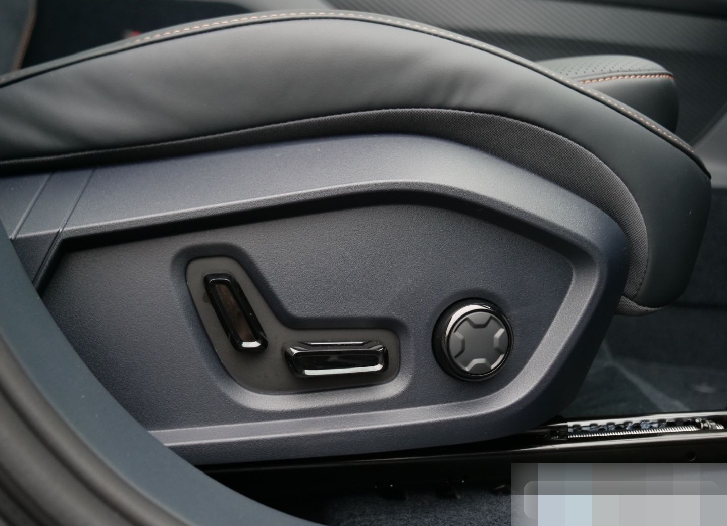 Lynk&Co 08 More/ 200KM Elektr./ACC/LED-MATRIX/MASSAGE/PA foto 17