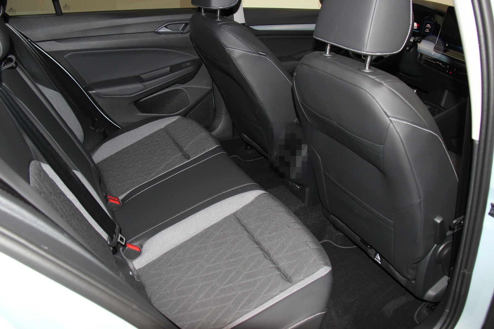 Volkswagen Golf VIII 1.5 eTSI Goal LED ACC NAV AHK STHZ foto 8
