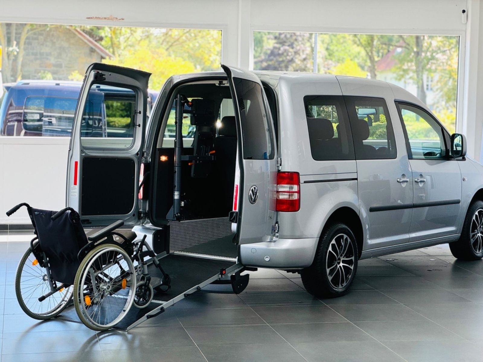 Volkswagen Caddy Roncalli 1.2 TSI Behindertengerecht-Rampe foto 5